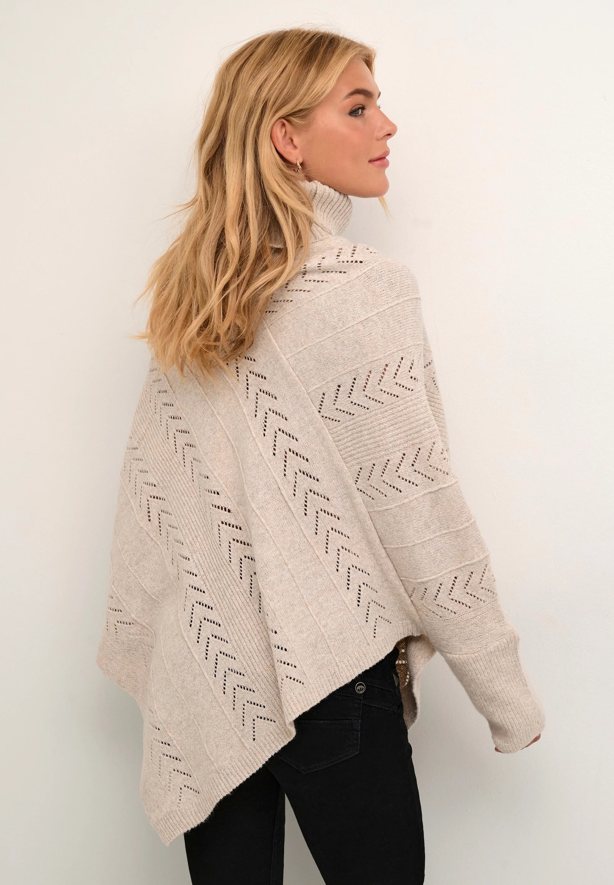 Turtleneck Poncho – Oat Melange – Cozy Knitwear